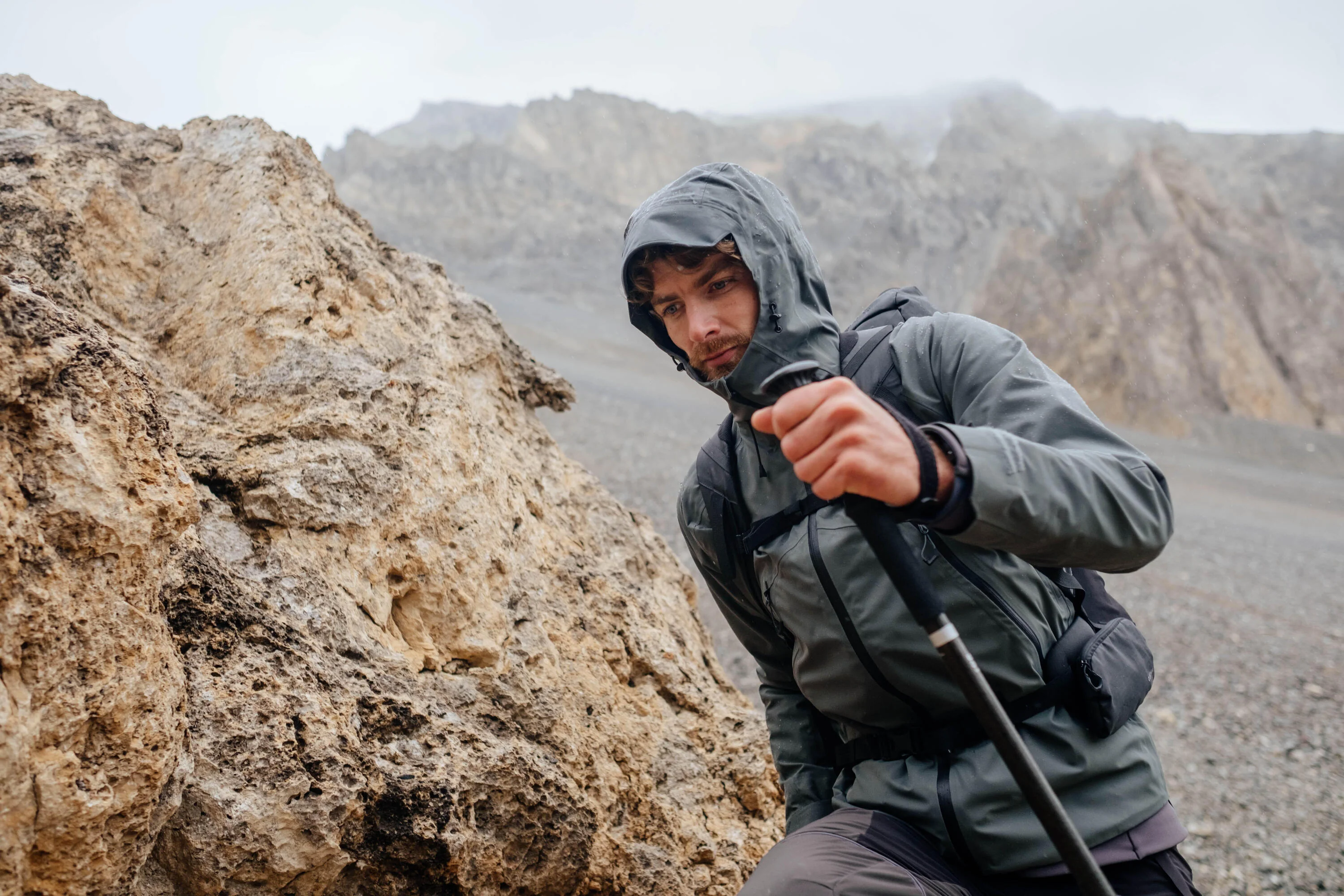 Quechua Men's MH500 Hiking Lightweight Waterproof Jacket - Image 14